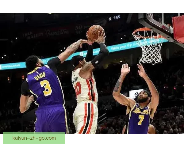 詹姆斯35分9三分创奇迹 近16年首次成队史第一人